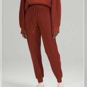 Lululemon Scuba High-Rise Jogger